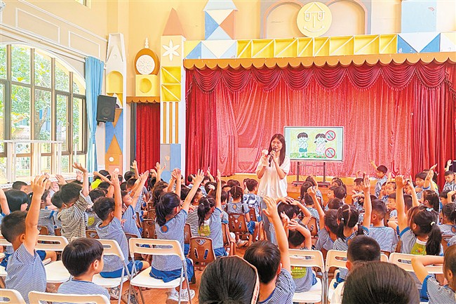 金平区在全市首次将法治宣传触角延伸至学龄前幼儿群体
