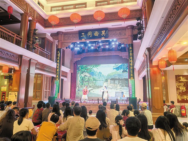经典潮剧《皇帝与村姑》登上“戏台有约”舞台