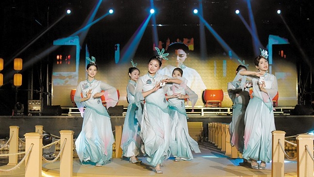 汕头举行中秋“拜月娘”民俗活动，还原潮汕人家拜月场景