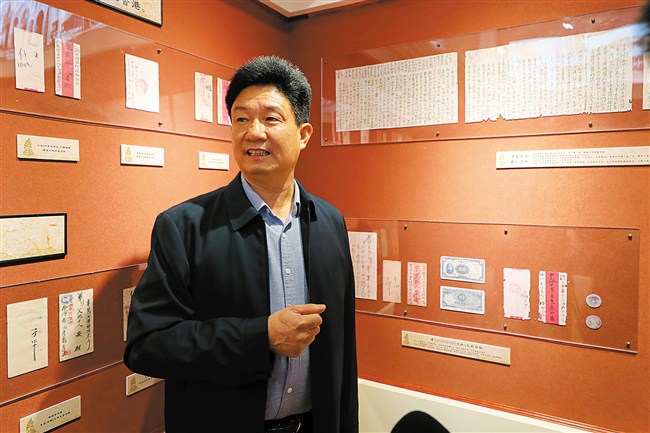 “中国好人”张美生：自费守护侨史37年 修复侨批八千余件