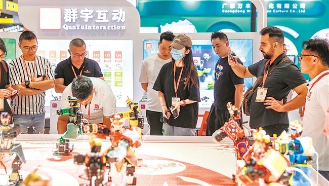 澄海把玩具的门开给世界